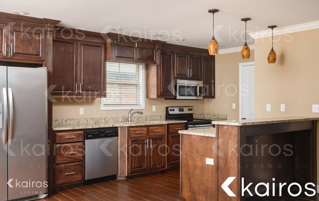 Building Photo - 240 Camelot Way