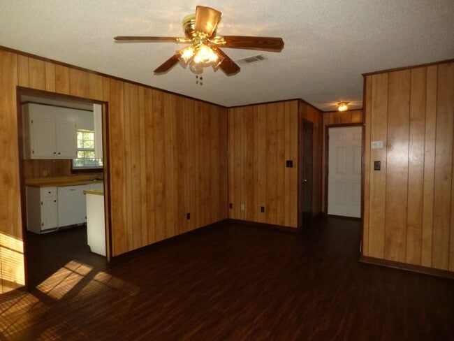 Building Photo - Quaint Home - Heart of Milton