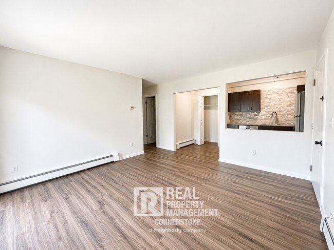 Foto del edificio - Budget-Friendly Comfort | 2-Bedroom with Updated Kitchen & Heat Included