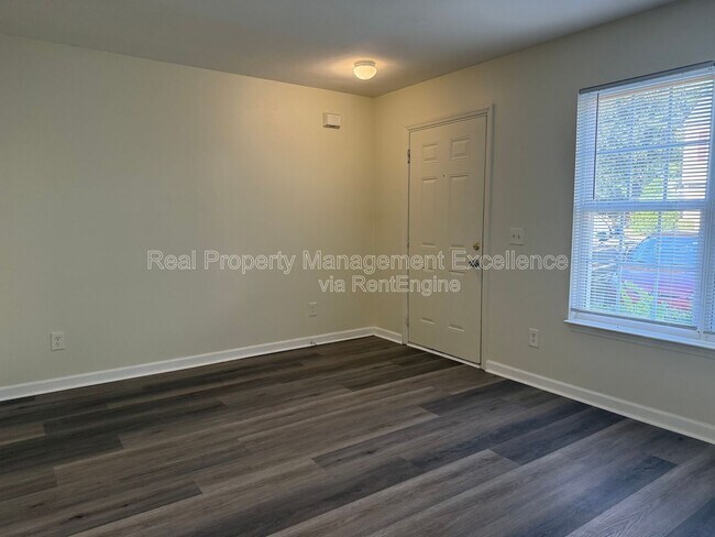 Building Photo - 16 Red Ln