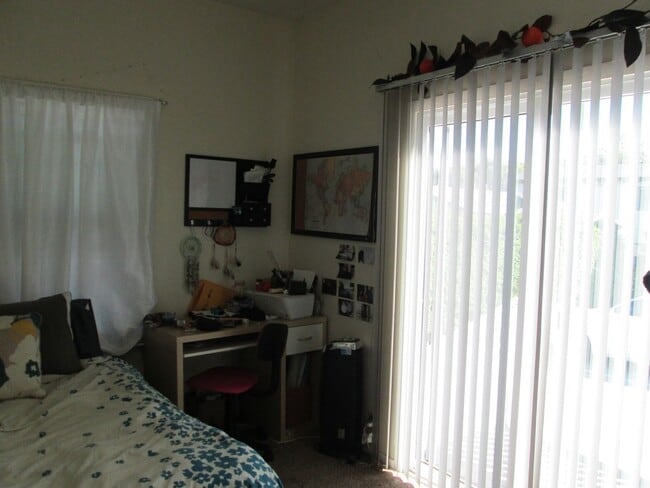 Building Photo - Branch, 367-369