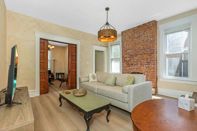 Building Photo - 1651 Franklin Park S