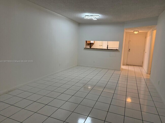 Foto del edificio - 3396 Foxcroft Rd