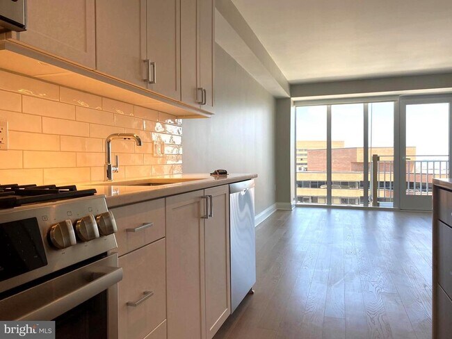 Foto del edificio - 925 N Fairfax St
