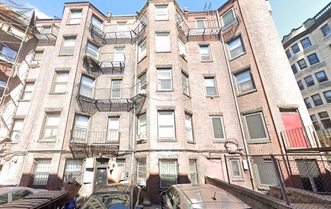 Building Photo - 869 Beacon St