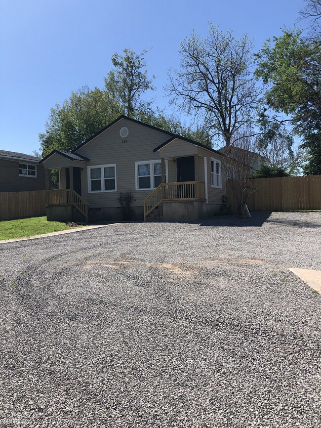 208 Goingsnake St, Tahlequah, OK 74464 Townhome Rentals in Tahlequah