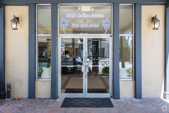 Entrance - Lombardy Inn