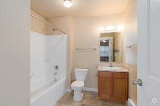 3BR, 2BA - 1265SF - Bathroom - Basalt Ridge Apartments