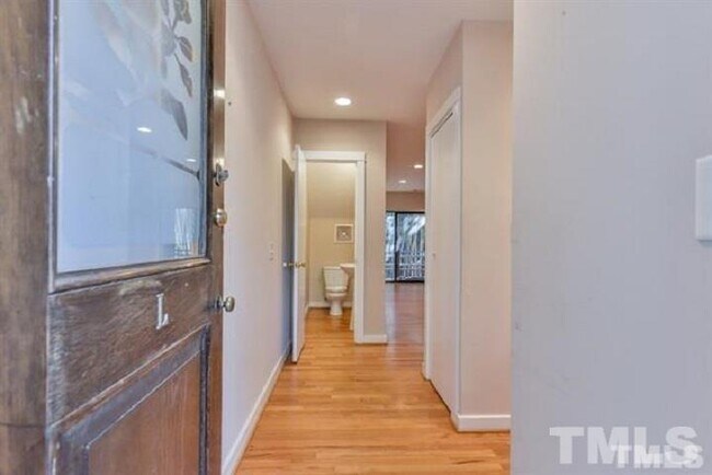 Foto del edificio - 120 E Longview St