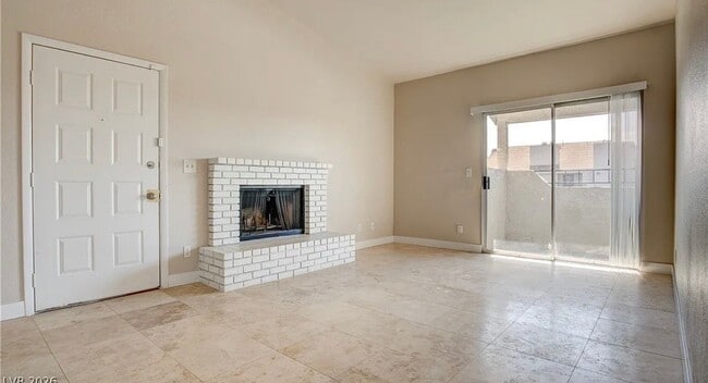 Building Photo - 3769 Carlyle Dr
