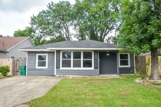Building Photo - 2109 Pomona Dr