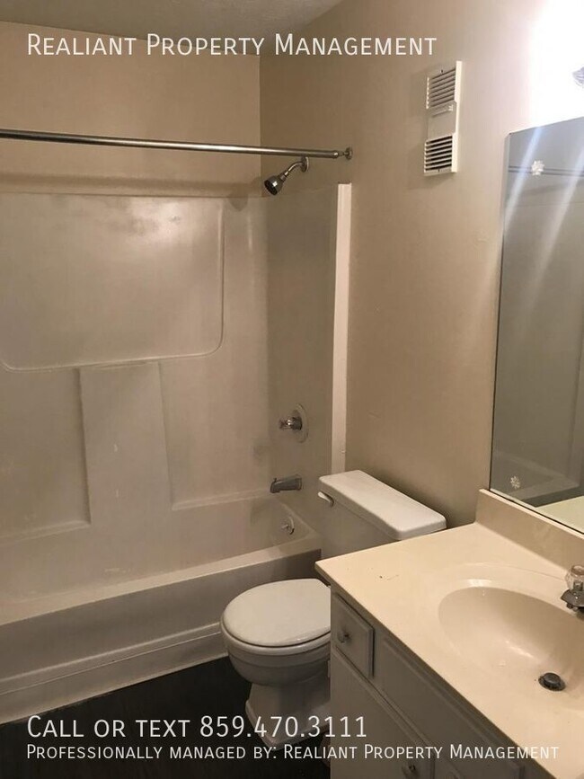 Foto del edificio - 425 Lenney Dr