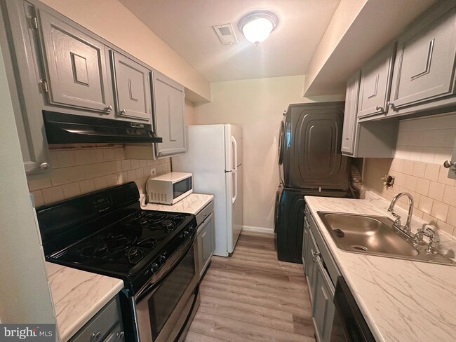Building Photo - 1707 Fountain Rock Way