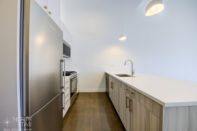 Building Photo - 1131 W Winona St