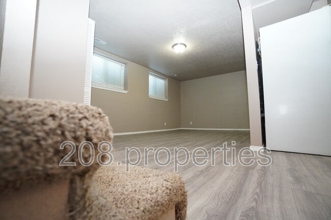 Building Photo - 2210 S Owyhee St