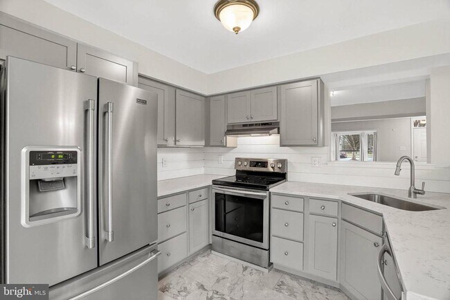 Foto del edificio - 8772 Manahan Dr