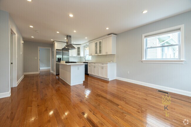 Building Photo - 1495 Hyde Park Ave