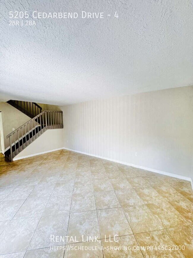 Building Photo - 5205 Cedarbend Dr