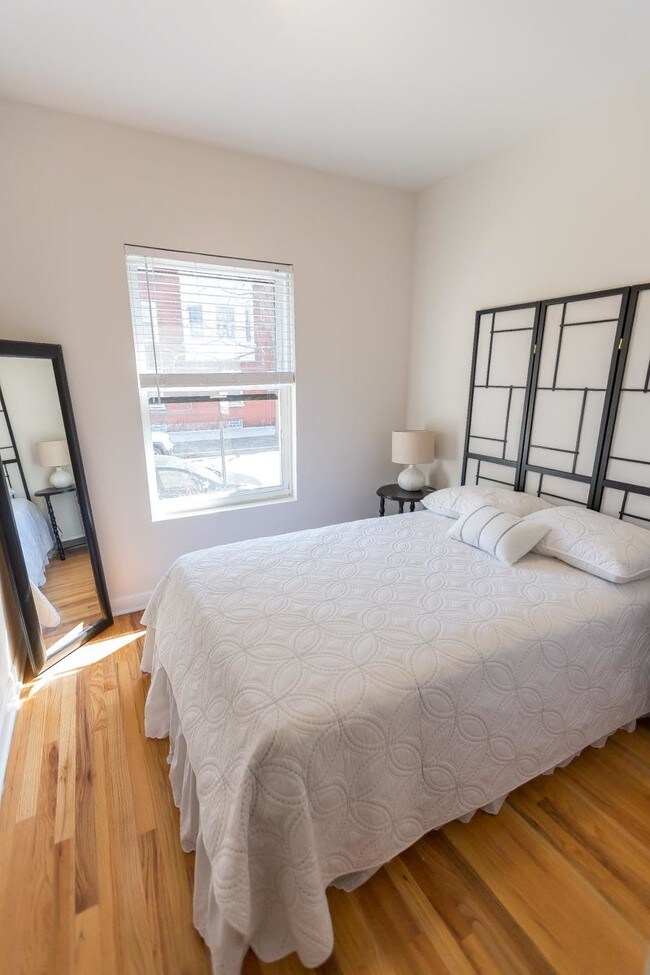 Foto del edificio - 3 bedroom in Chicago IL 60657