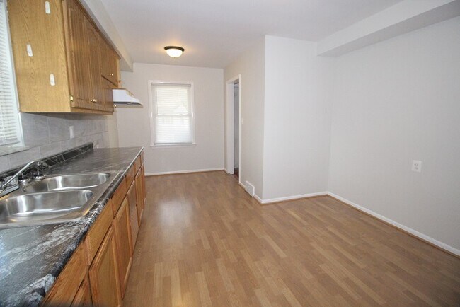 Building Photo - 22423 Lambrecht Ave