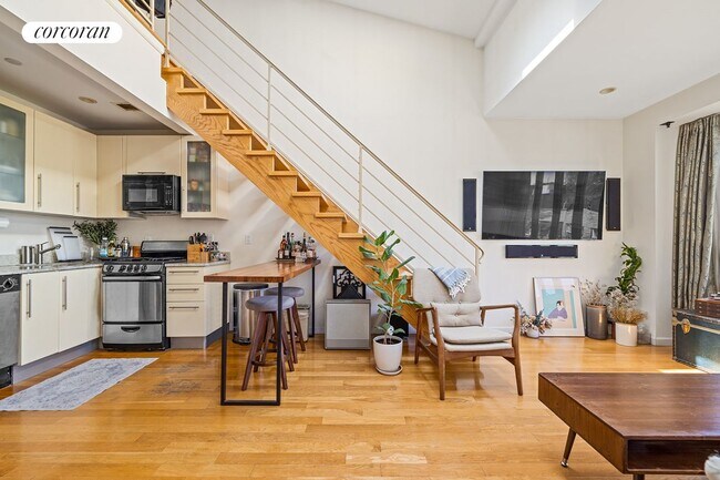 Building Photo - 272 19th St