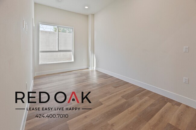 Foto del edificio - ~2 Months FREE~ Gorgeous Two Bedroom, In P...