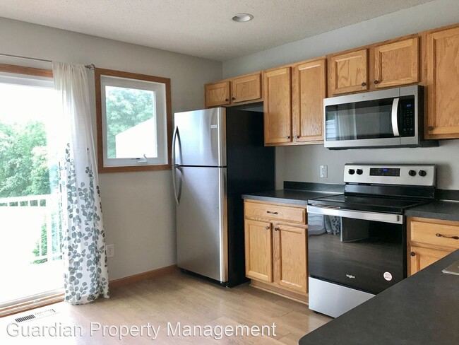Building Photo - 2 br, 2 bath House - 5027 Evergreen Dr N U...