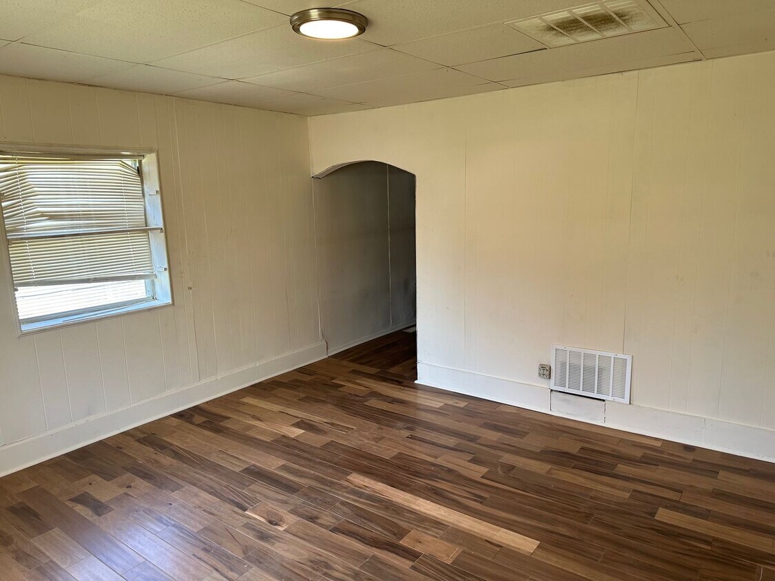 Building Photo - 609 W Hovey St