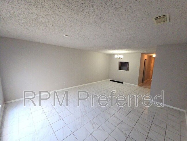 Foto del edificio - 15625 Weldon Dr