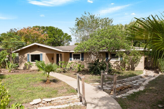 Foto del edificio - 1605 Elmwood Dr