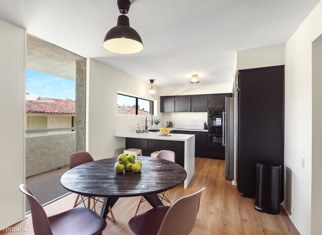 Building Photo - 2 br, 2 bath House - 251 E La Verne Way Un...
