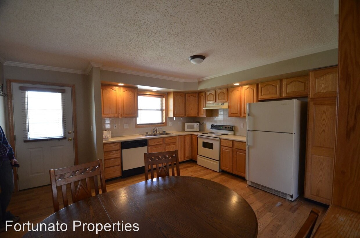 Primary Photo - 2 br, 2.5 bath House - 247D Kennington Pla...