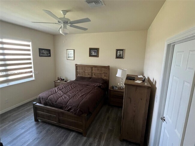 Foto del edificio - 9003 Largo Cir