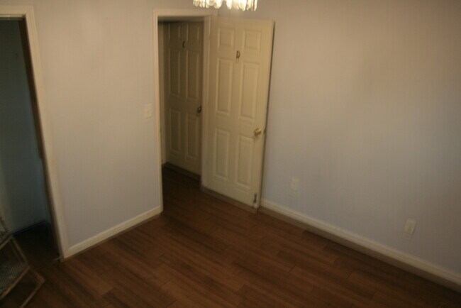 Building Photo - 142 Reeves Rd