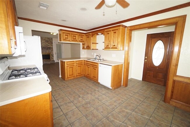 Building Photo - 7926 Split Oak Dr