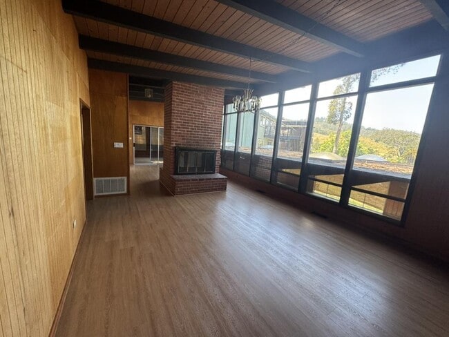 Building Photo - 1625 Higgins Way