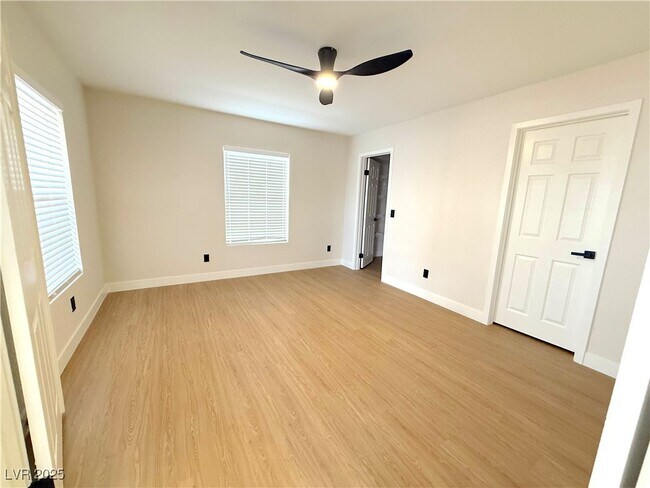 Foto del edificio - 6800 E Lake Mead Blvd