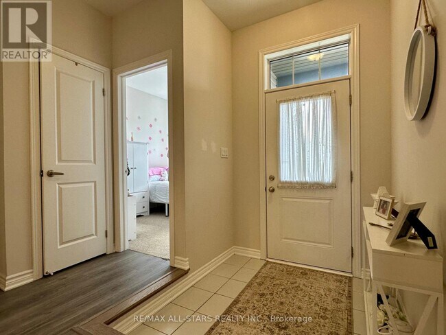 Photo du bâtiment - 17 Lakewood Crescent
