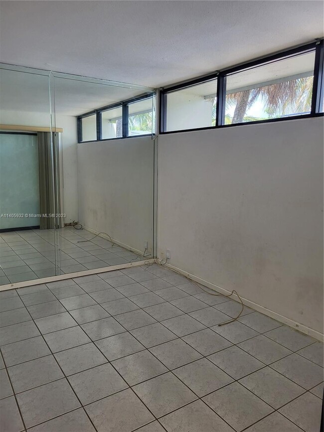 Building Photo - 6508 Miami Lakes Dr
