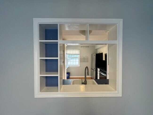 Building Photo - 1705 Windsor Dr N