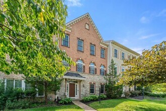 Building Photo - 42524 Rowderbury Square
