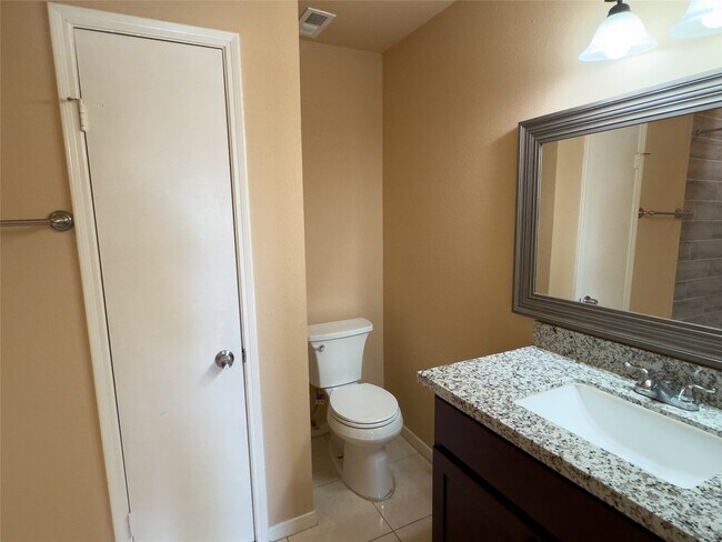 Building Photo - 9800 Pagewood Ln