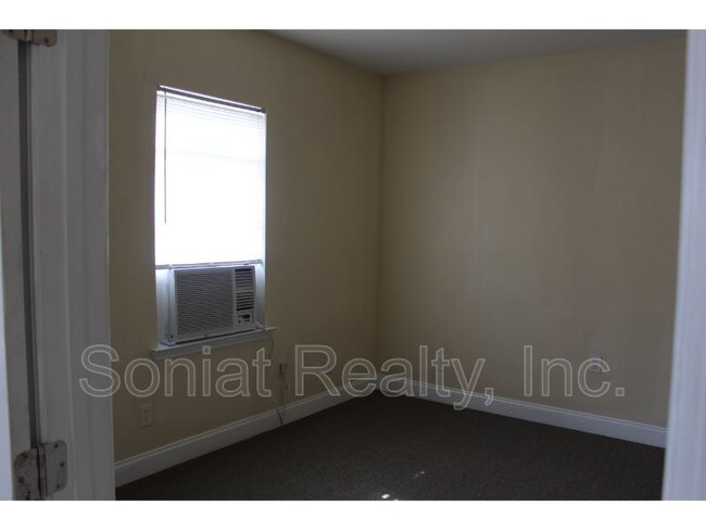 Building Photo - 6210 Hayne Blvd
