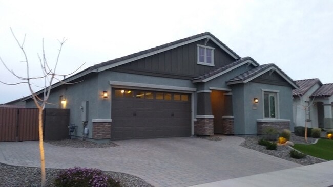 Building Photo - Simply Breathtaking 3-Bedroom, 2.5 Bathroo...