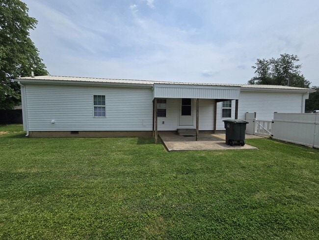 Building Photo - Charming 2 Bed, 1 Bath Home on Secluded De...