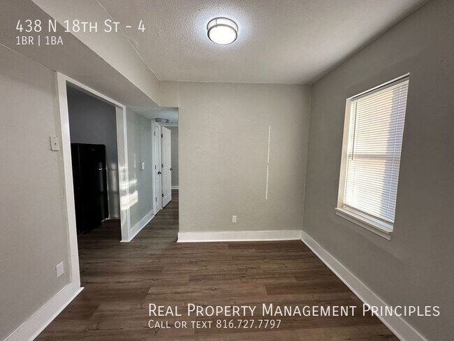 Building Photo - Pet Friendly - Completely Renovated 1st Fl...