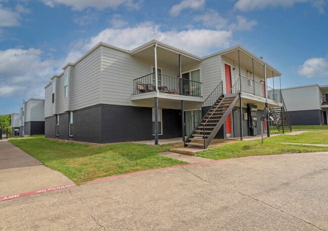 Charming Exteriors – Beautiful community design with easy access to your home. - Villa Rosita