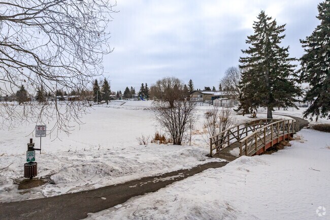 Étangs et parcs communautaires - Parkland Village