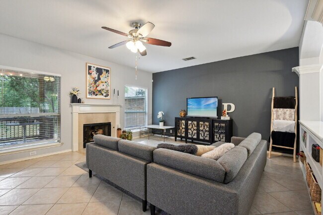 Foto del edificio - "Discover Comfort & Style: Spacious 3-Bedr...