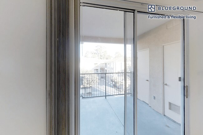 Foto del edificio - 3200 Rubino Dr